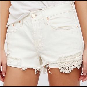 🌼 Free People Daisy Chain shorts 🌼